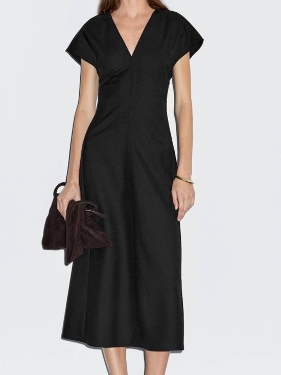 Massimo Dutti Dresses & Skirts - NWOT Massimo Dutti Black V‑Neck Cap‑Sleeve Midi Dress